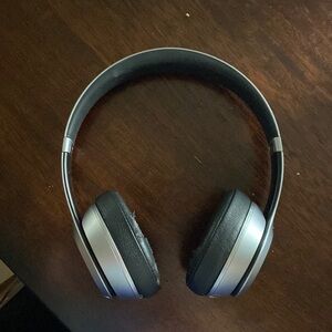 Beats by Dre silver solo wireless